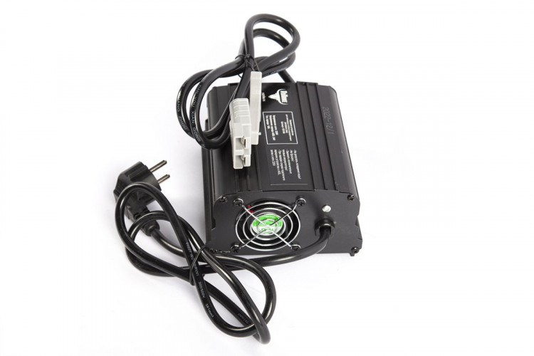 Зарядное устройство RuTrike для аккумуляторов 24V50A/H (10A) в Барнауле